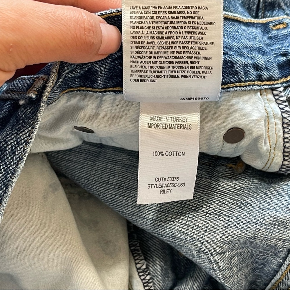 Agolde Riley High Rise Cropped Straight Jeans in Frequency - Picture 14 of 16